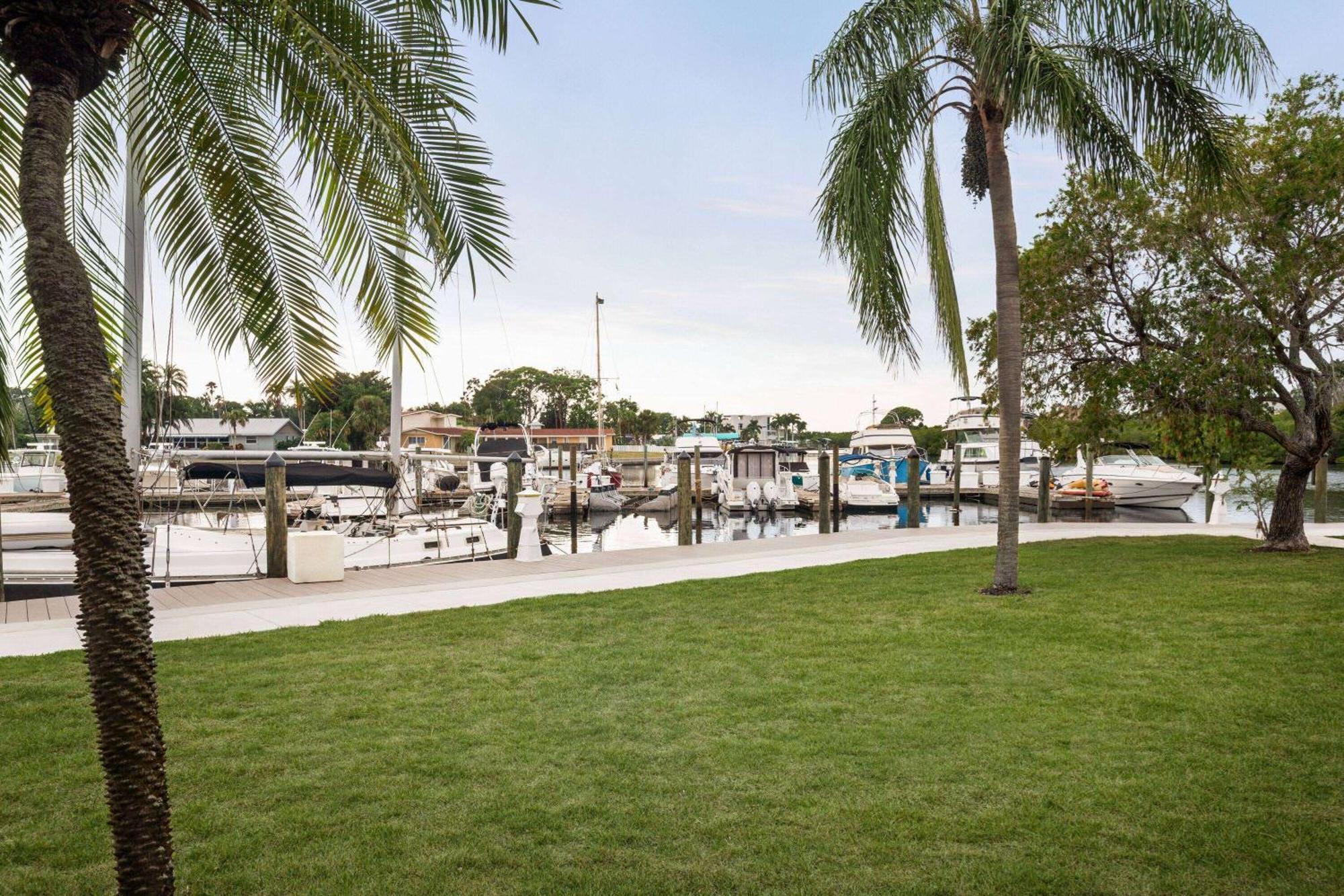 فندق Ramada By Wyndham Sarasota Waterfront المظهر الخارجي الصورة